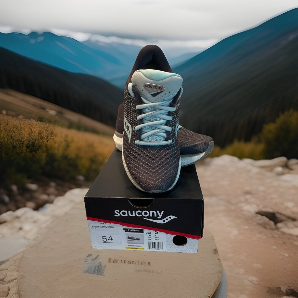NIB NEW Saucony Triumph 18 Charcoal /Sky Women’s Sz 5W  S10596-40 Athletic Shoes